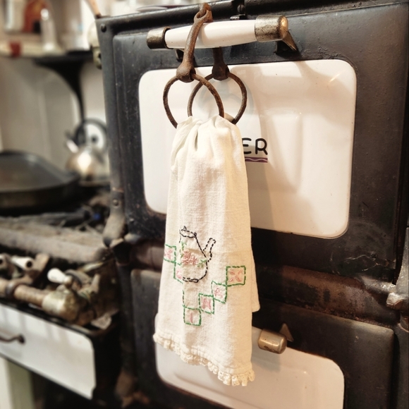 Old Horse Bit With Vintage Hand Towel - Picture 2 of 10